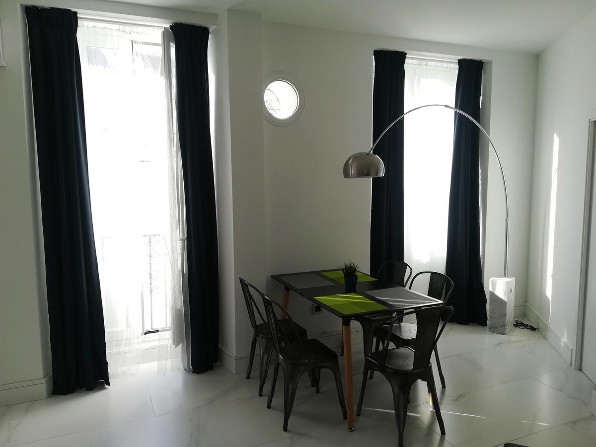 Apartamentos Adriano Sevilha Exterior foto