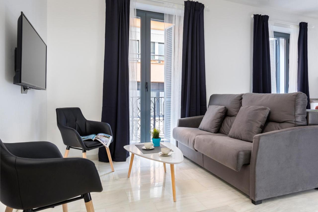 Apartamentos Adriano Sevilha Exterior foto