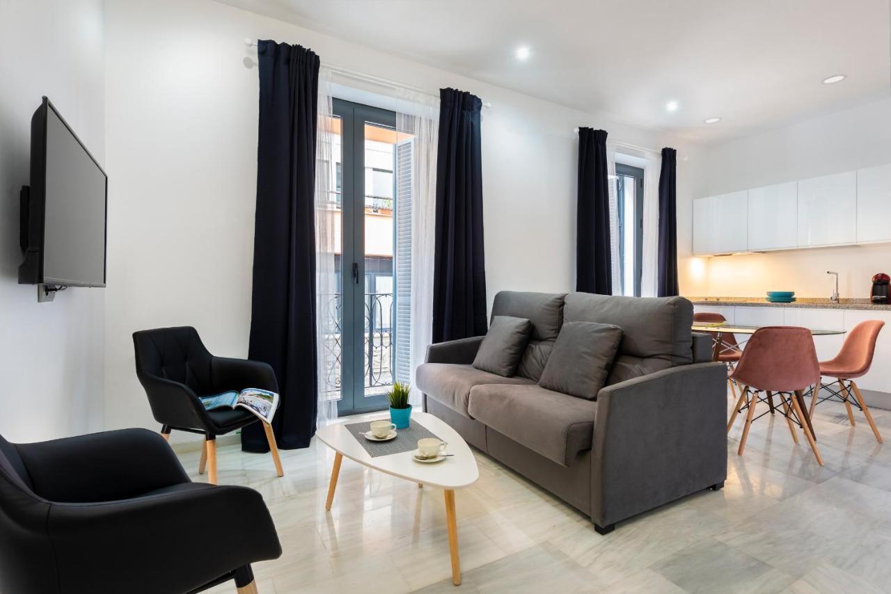 Apartamentos Adriano Sevilha Exterior foto
